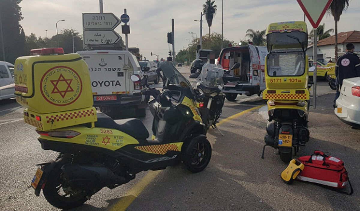 من مكان الجريمة بالرملة، اليوم (تصوير نجمة داود الحمراء)

