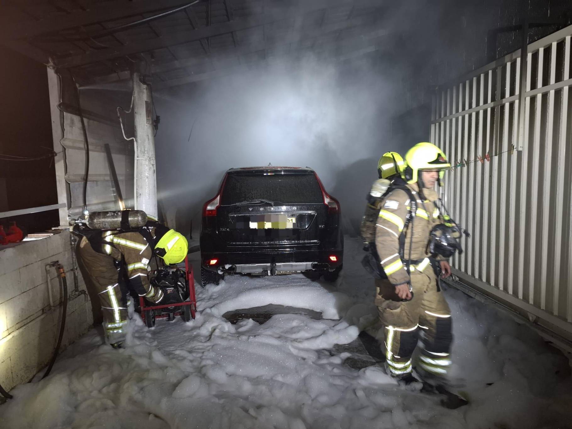 تصوير طاقم الاطفاء والانقاذ 