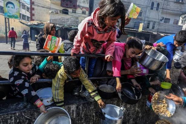 الولايات المتحدة: 500 شاحنة مساعدات يوميًا لغزة بموجب الاتفاق الجديد