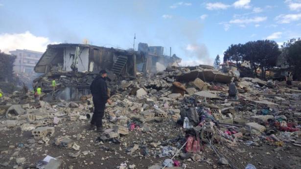 قصف إسرائيلي يسفر عن ارتقاء فلسطيني وتدمير منزل بحي الزيتون