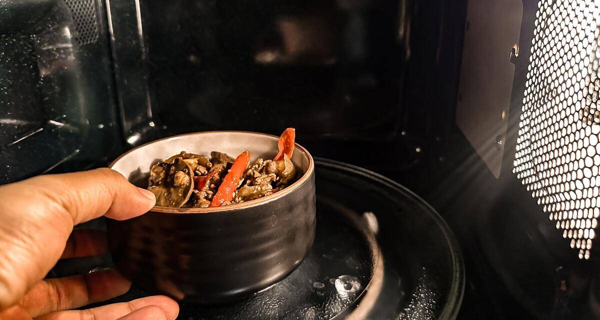 5 أسباب تدفعك للالتزام بتناول العشاء مبكرا