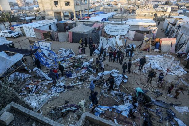 الحرب على غزة لليوم الـ469: ضحايا وجرحى في غارات اسرائيلية متواصلة على قطاع غزة