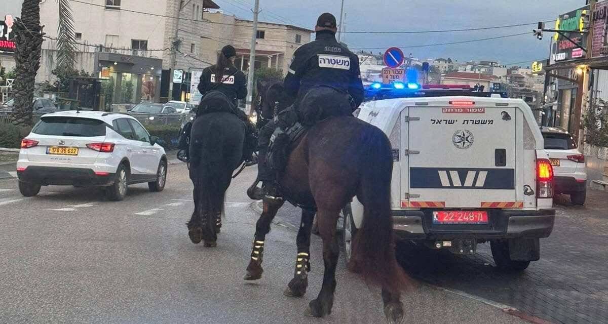 الشرطة على الخيول في باقة الغربية - وسائل التواصل