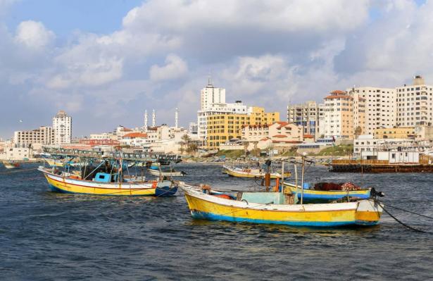 ارتقاء صياد برصاص الزوارق الإسرائيلية بدير البلح..وفتح معبر رفح اليوم بإشراف أوروبي