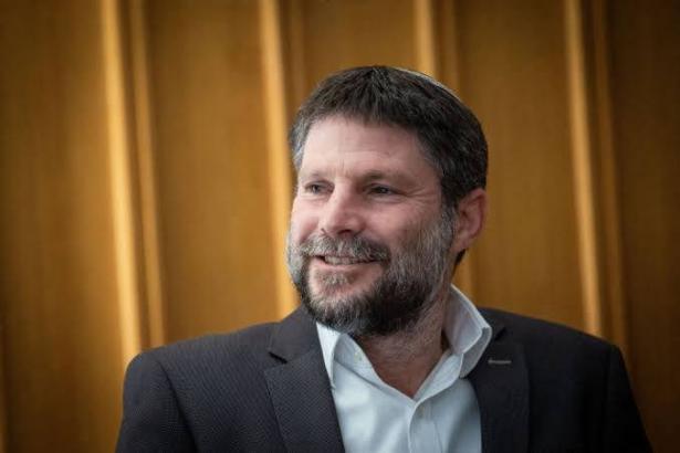 سموتريتش يكشف عن تقدم ملموس في تنفيذ خطة ترامب لتهجير سكان غزة