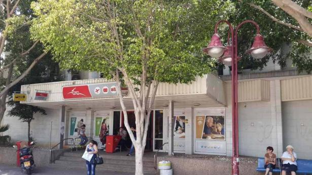 وليد الهواشلة: إجبار المواطنين على شراء منتجات من مكاتب البريد تجاوز صارخ للقوانين وأخلاقيات الخدمة