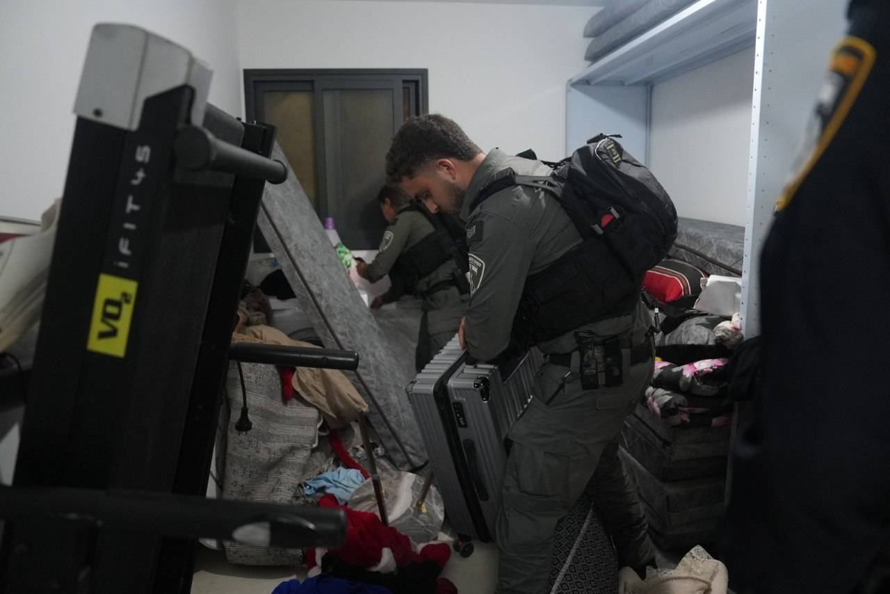 الشرطة الإسرائيلية تشن حملة اعتقالات واسعة تستهدف العمال الفلسطينيين