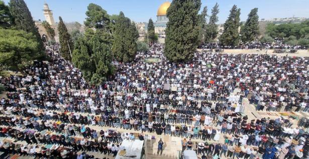 نحو 80 ألف مصل أدوا الجمعة الثانية لشهر رمضان في رحاب الأقصى
