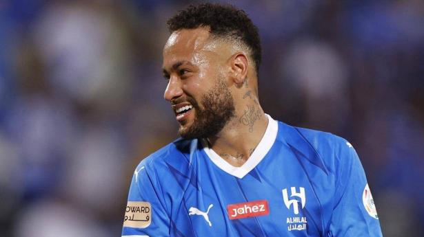 عملاق أوروبي يصارع برشلونة على ضم نيمار في الصيف المقبل