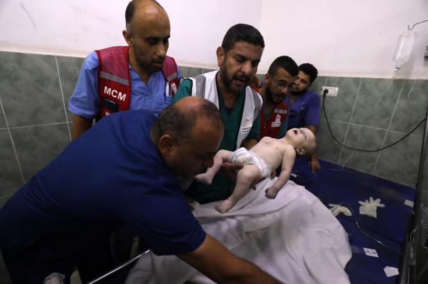 غزة: نجاة رضيعة عمرها 9 أيام من غارة قتلت جميع أفراد عائلتها