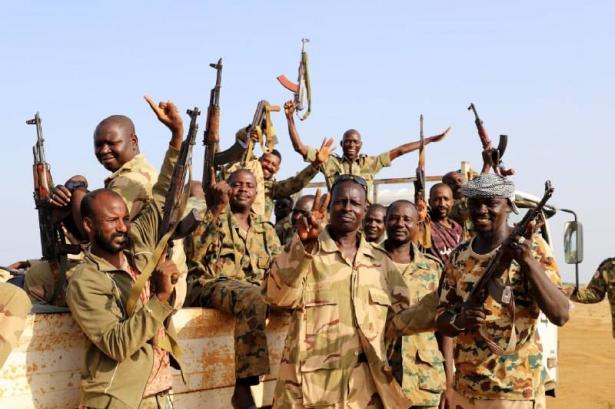 الجيش السوداني يحاصر القصر الجمهوري ويستهدف مواقع الدعم السريع