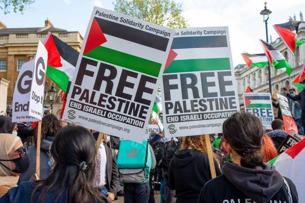 جامعات أمريكية تشهد احتجاجات حاشدة تضامنًا مع الطالب الفلسطيني محمود خليل