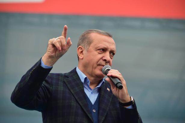 مظاهرات في تركيا تطالب بإقالة الحكومة وأردوغان يتوعد