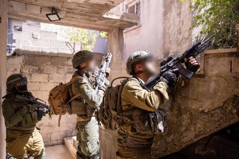 الجيش الإسرائيلي في الضفة-shutterstock 