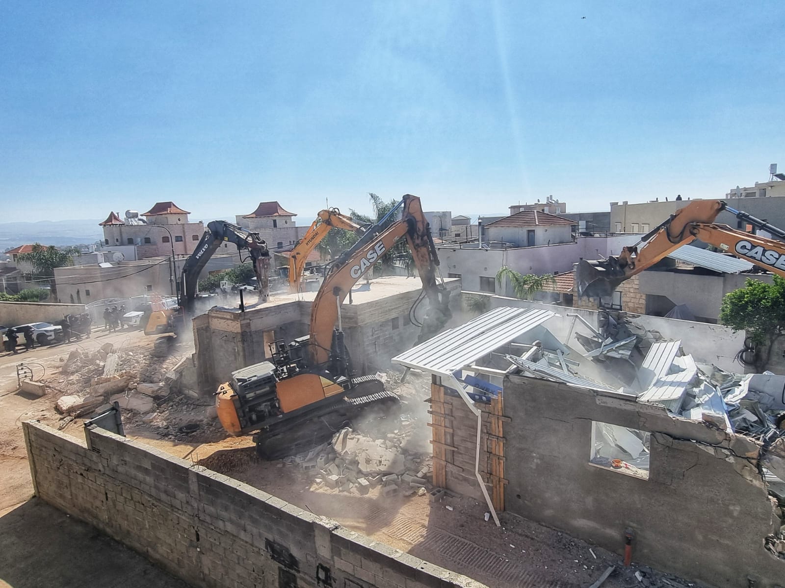 عمليات الهدم بالقرية-تصوير الشرطة 