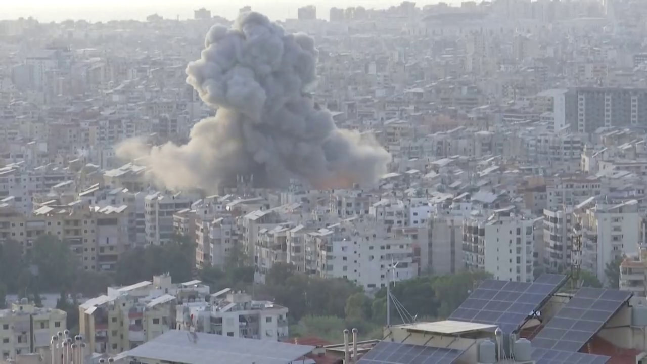 لقطة شاشة من فيديو للقصف على الضاحية الجنوبية - وسائل التواصل