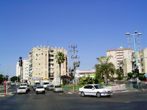 مدينة اللد - وسائل التواصل