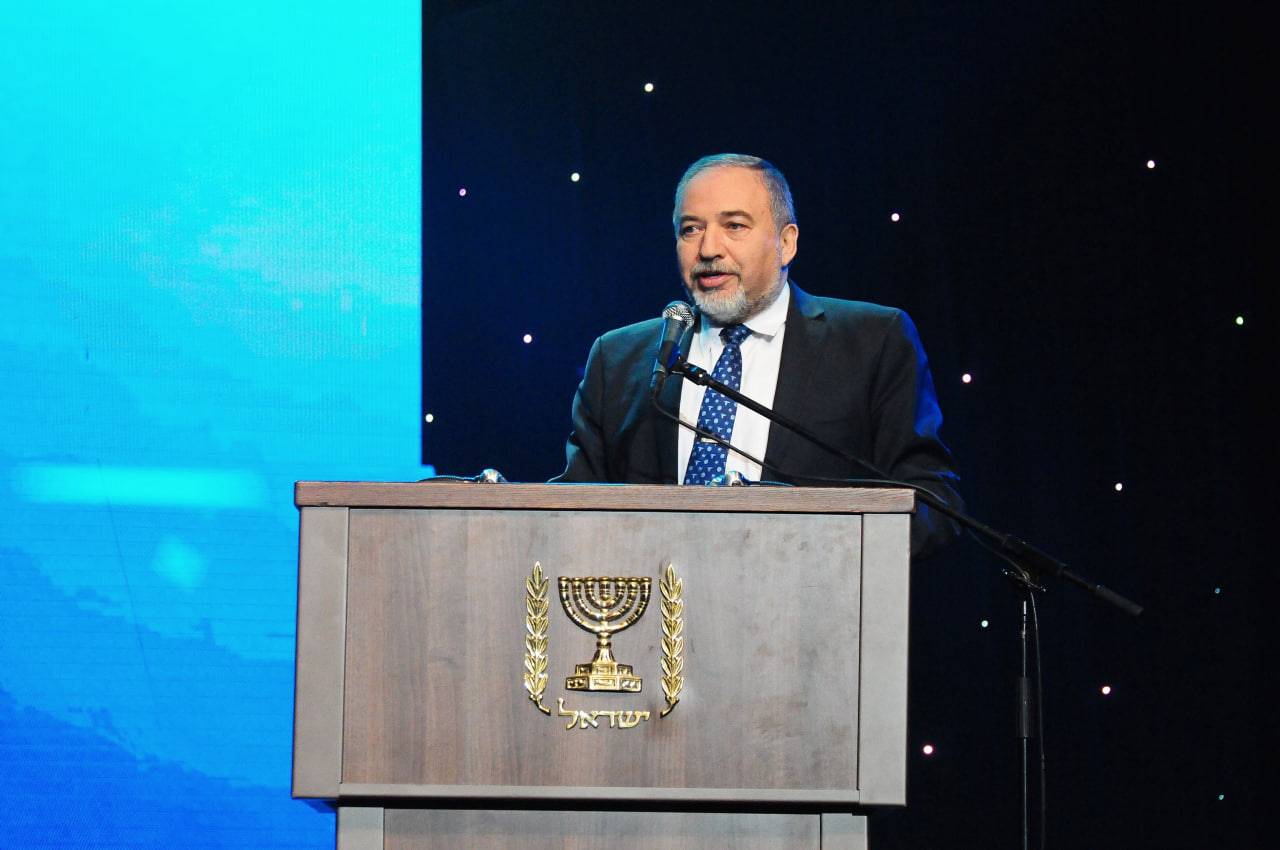 shutterstock - أفيغدور ليبرمان