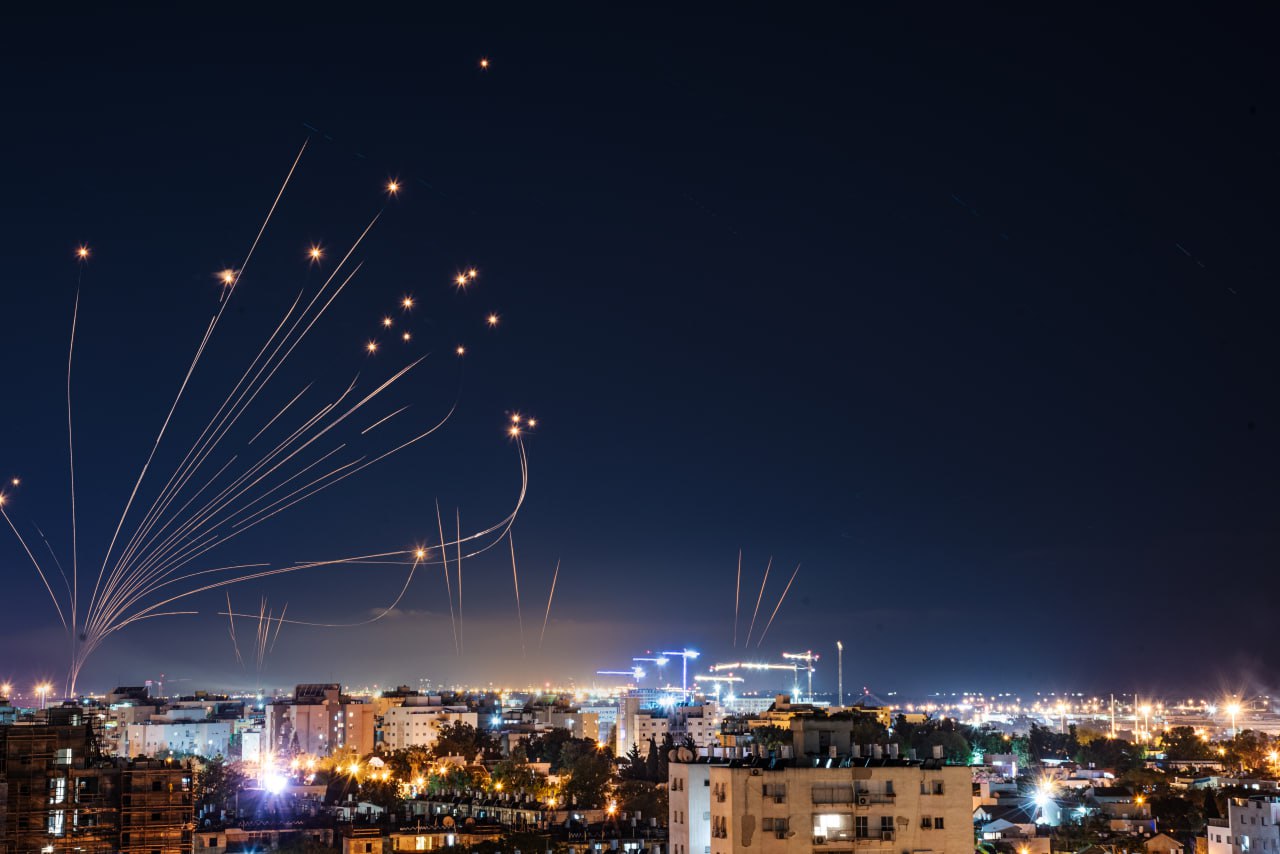 الجيش الإسرائيلي يرصد صواريخ من إيران ويطلق تحذيرات في تل أبيب