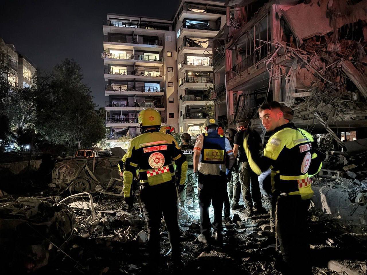 تصوير طاقم الاسعاف والانقاذ