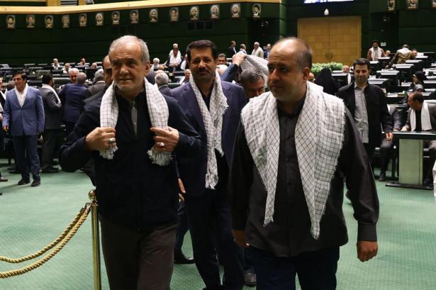 الرئيس الإيراني من داخل البرلمان-متداول 