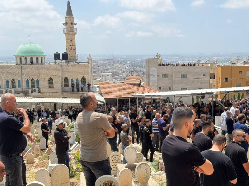 طمرة تودع بناتها في جنازة مهيبة بعد فقدن حياتهن جراء سقوط الصاروخ الإيراني