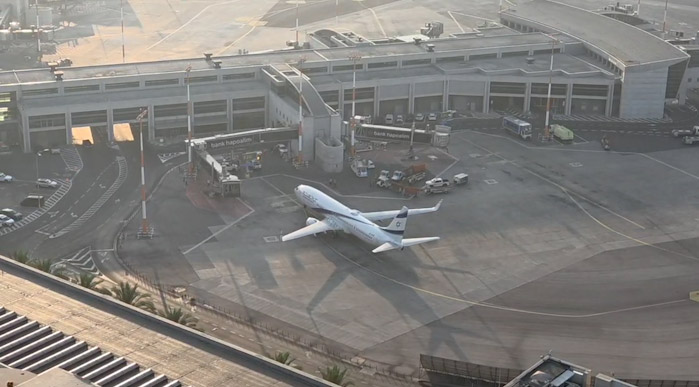 صورة من  هبوط الطائرة- سلطة المطارات