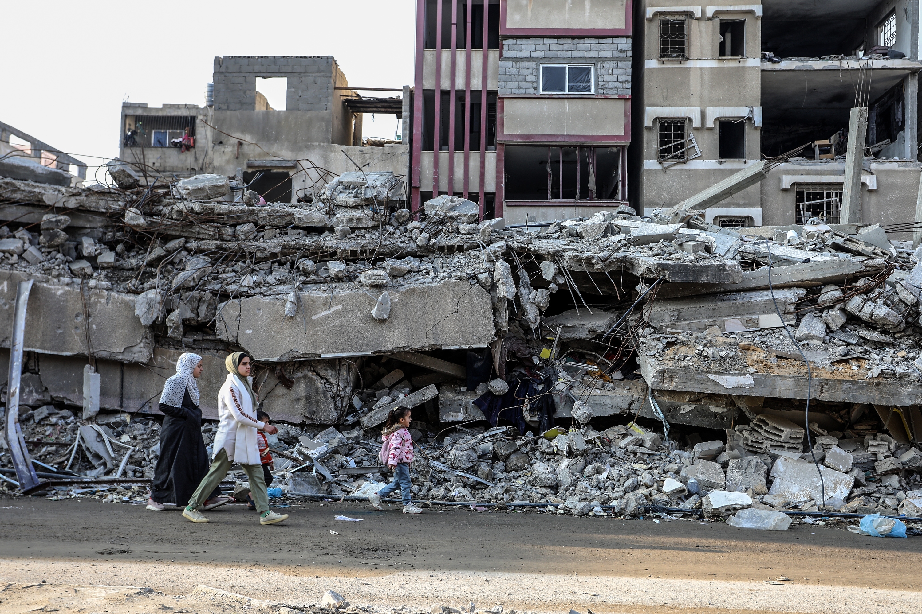 آري شافيط للشمس: هناك تخوف من استغلال الإنجاز ضد إيران للمس بحقوق الفلسطينيين في كل أماكن تواجدهم