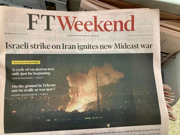  صحيفة Financial Times Weekend  السبت 14 يونيو - Shutterstock  