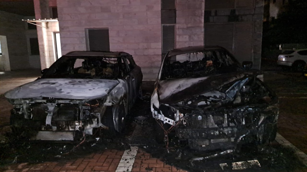 تصوير طواقم الإطفاء والإنقاذ 