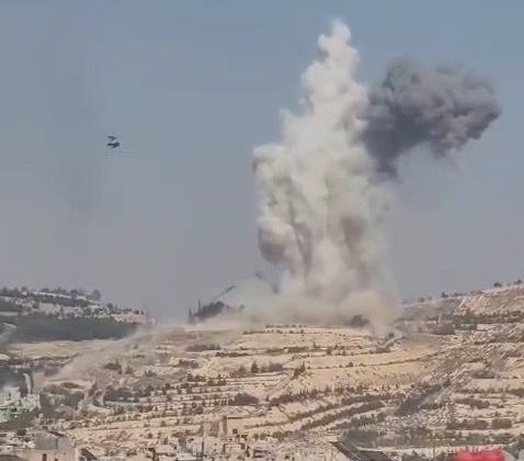 لقطة شاشة من فيديو لغارة إسرائيلية استهدفت محيط القصر الجمهوري في دمشق