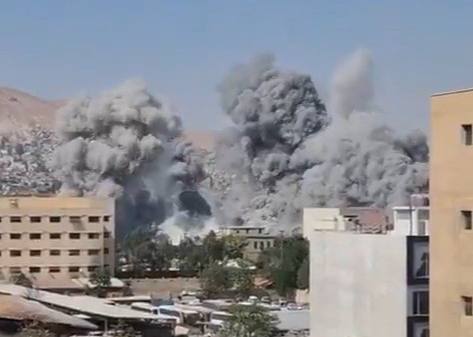 لقطة شاشة من فيديو لغارات إٍسرائيلية على دمشق - شهود عيان 