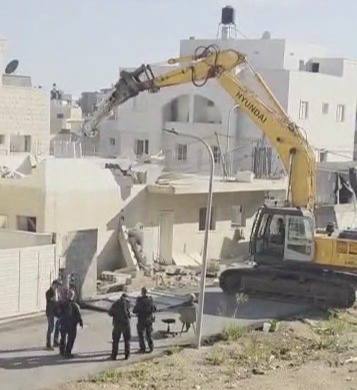 لقطة شاشة من فيديو لعملية الهدم في كفرقاسم - شهود عيان