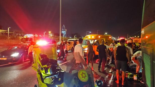 تصور طاقم الإسعاف والإنقاذ