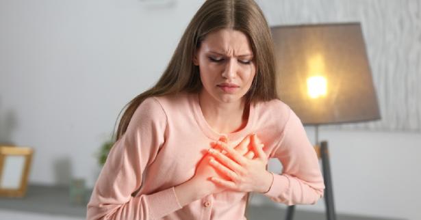 خفقان القلب الليلي: الأسباب والأعراض وعلاج تأثيراته
