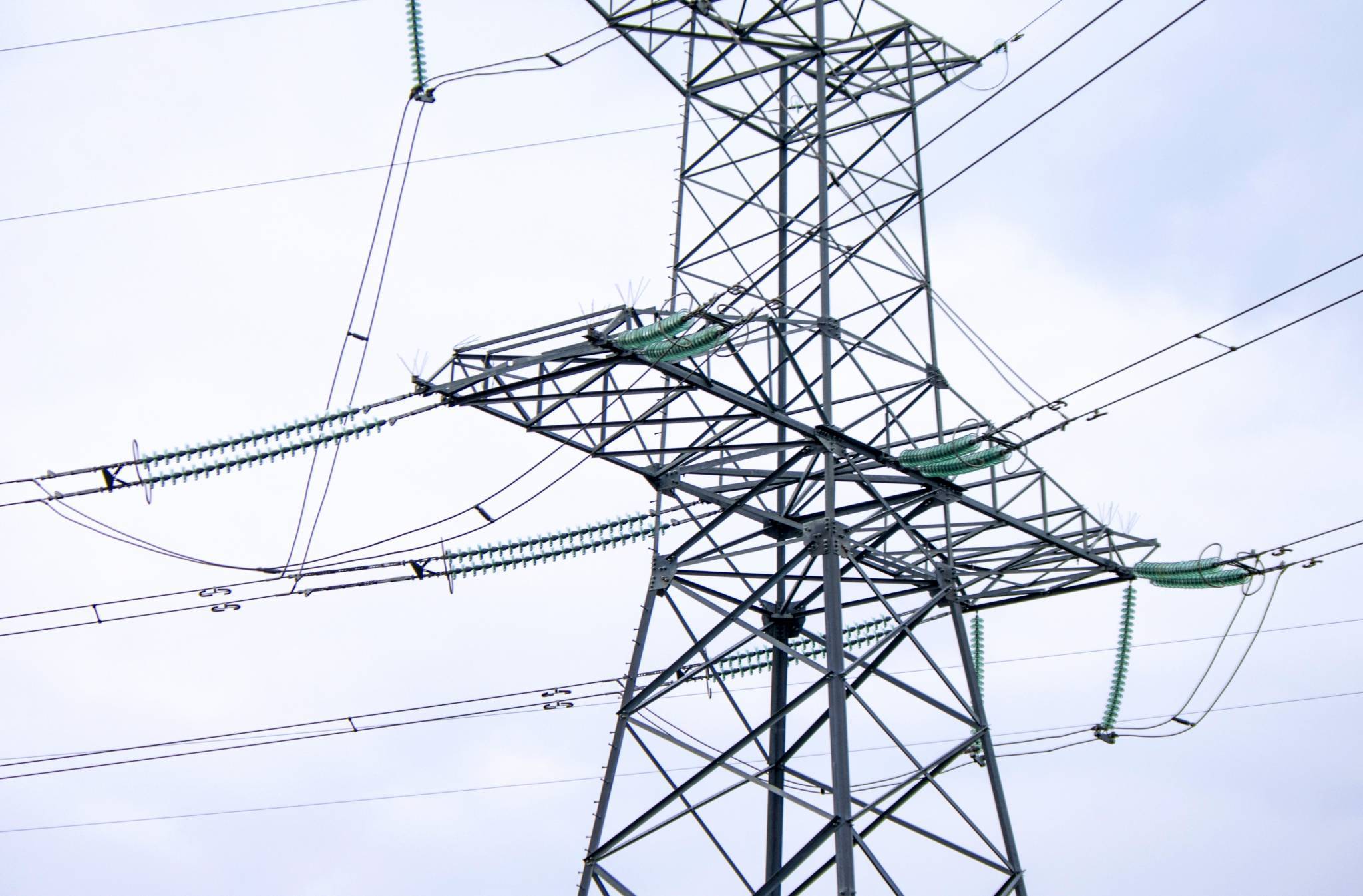 موجة حارة تؤدي لاستهلاك قياسي وأعطال متزايدة بالكهرباء.. ما الحل؟