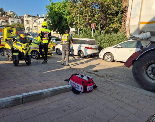 (توضيحية) تصوير طاقم الاسعاف والانقاذ  