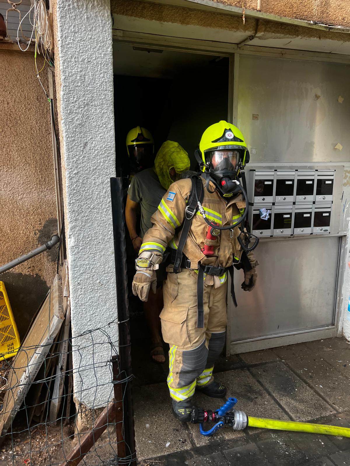 مكان الحريق- طواقم الإنقاذ 