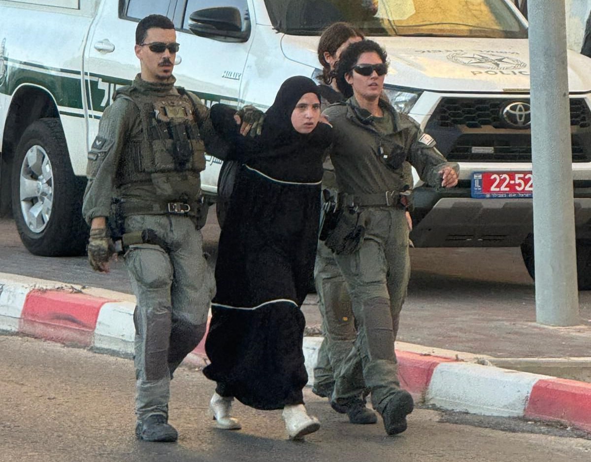 بينهم طفلة عمرها 12 عامًا.. الشرطة تعتقل المشاركين بوقفة احتجاجية في أم الفحم