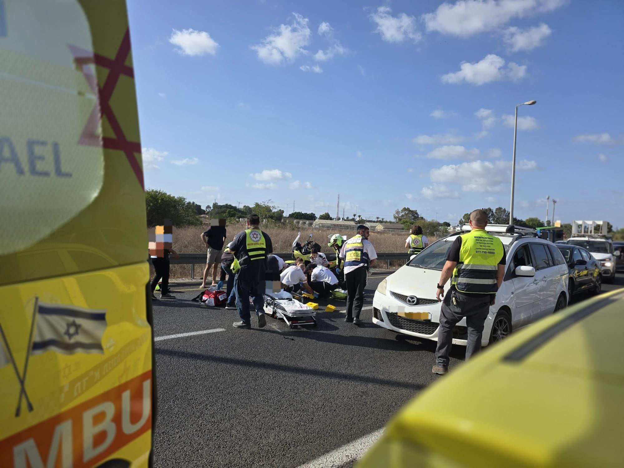 من موقع الحادث قرب مفترق بيت دجان - تصوير نجمة داوود الحمراء