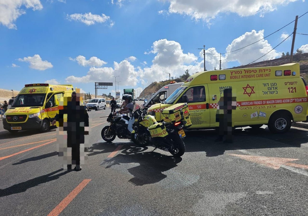 تصوير نجمة داوود الحمراء
