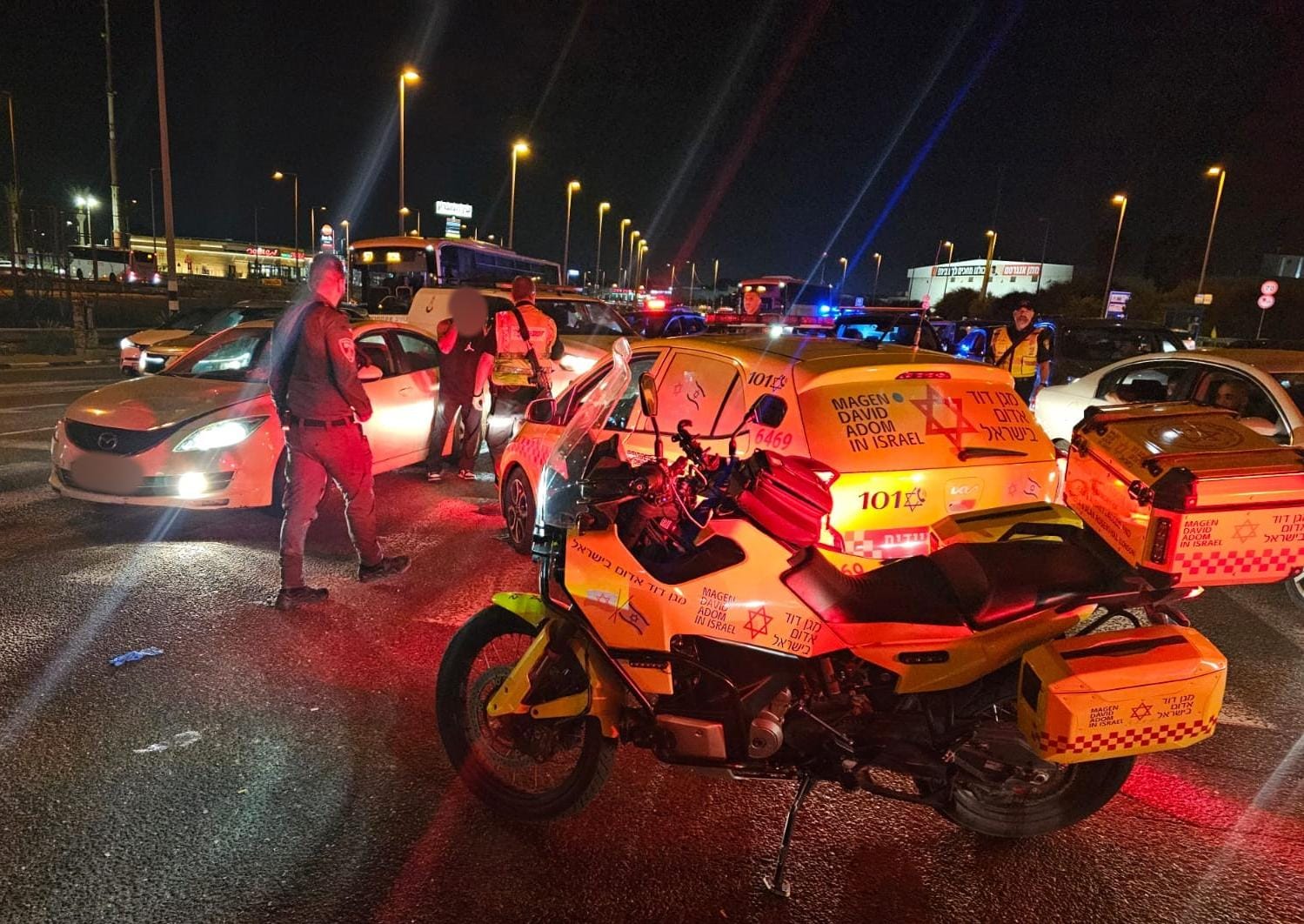 من موقع الحادث- تصوير نجمة داوود الحمراء