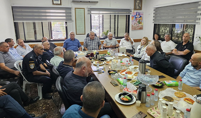 من اجتماع للمتابعة والقطرية ومجلس كفر ياسيف بخصوص الجريمة في كفر ياسيف  