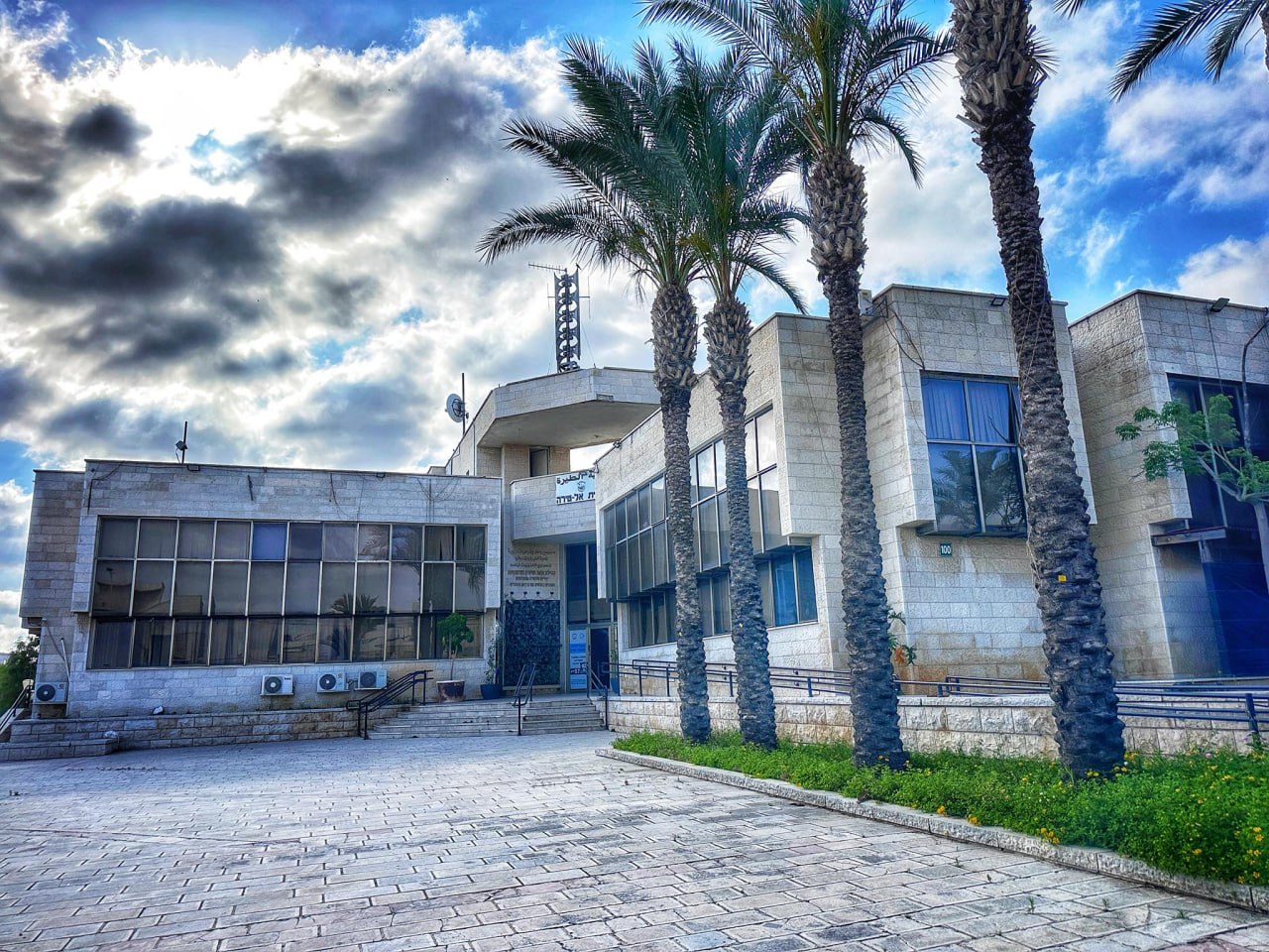 الصفحة الرسمية لبلدية الطيرة عبر  فيسبوك