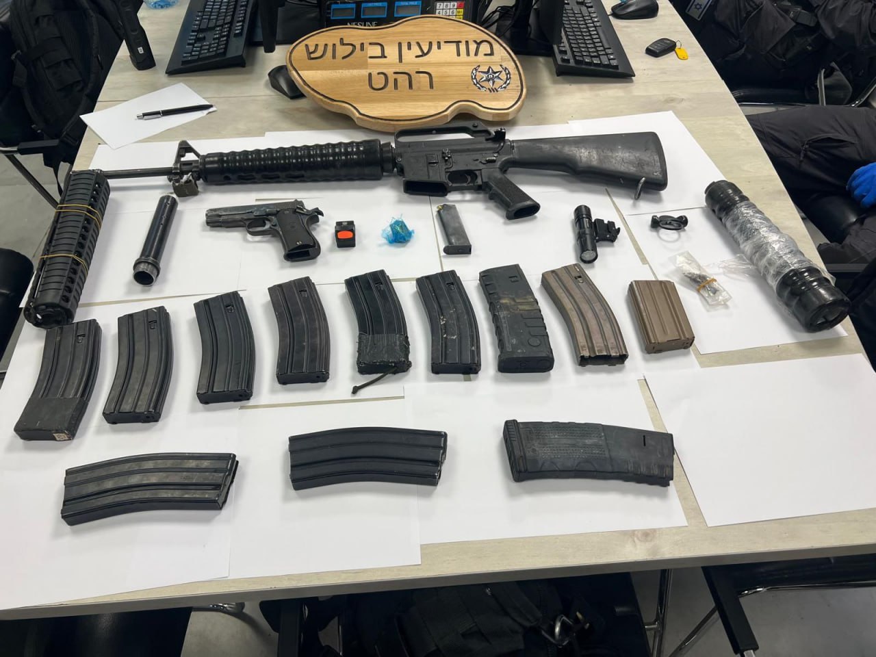 ضبط أسلحة في رهط – تصوير: الشرطة الإسرائيلية