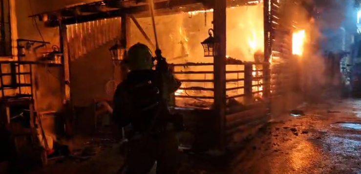 سيدة تصاب بحالة اختناق جراء حريق في مبنى سكني بمدينة شفاعمرو