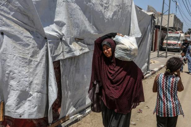 غزة: لا خيام ولا بيوت متنقلة رغم برد الشتاء.. و200 شاحنة فقط تدخل يوميًا