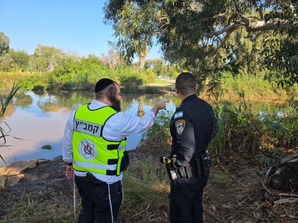 تصوير الشرطة خلال عملية البحث في وقت سابق