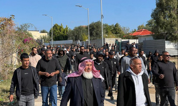 النقب يتوحد: مسيرة واسعة في ترابين الصانع تندد بالحصار المستمر