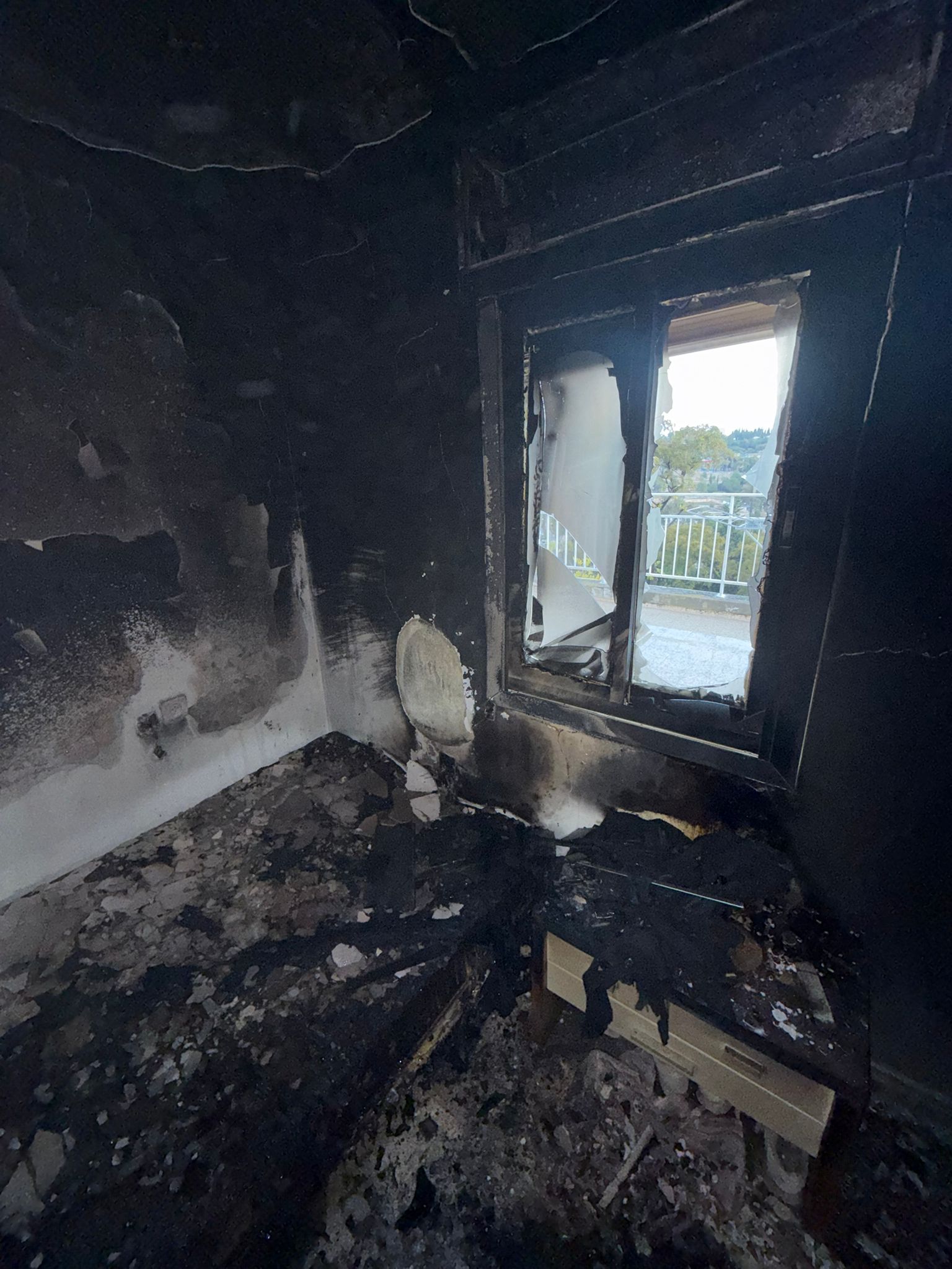 الحريق في منطقة القدس - تصوير طواقم الإطفاء